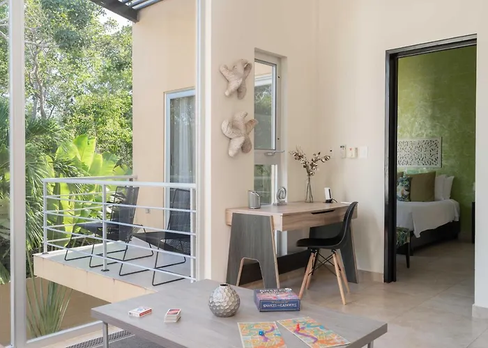 Private Modern Villa-pool Beds-ac-internet-parking-grill *