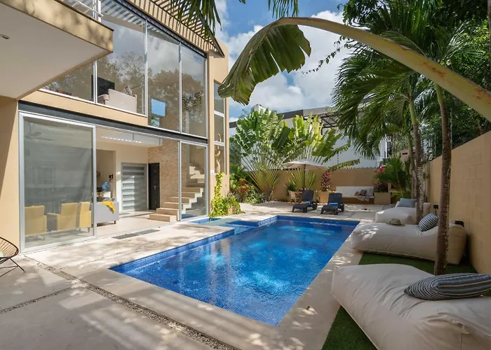 Private Modern Villa-pool Beds-ac-internet-parking-grill