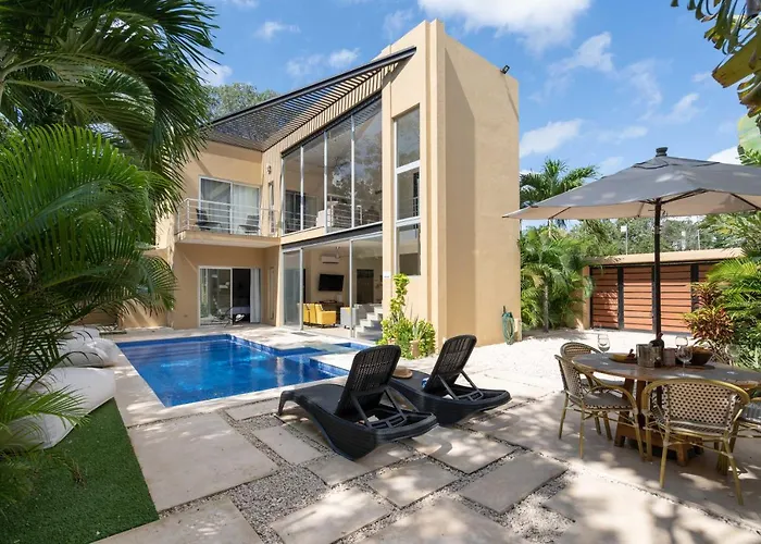 Private Modern Villa-pool Beds-ac-internet-parking-grill Ferienhaus