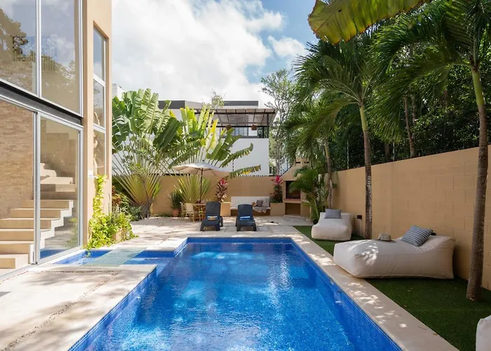 Private Modern Villa-pool Beds-ac-internet-parking-grill *