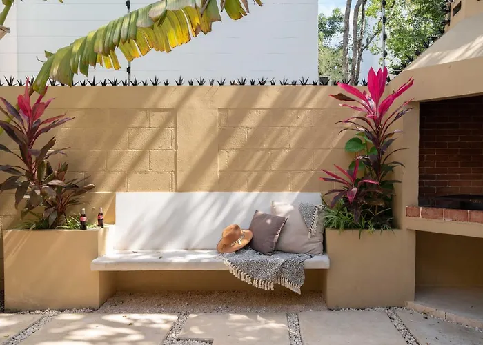 Private Modern Villa-pool Beds-ac-internet-parking-grill