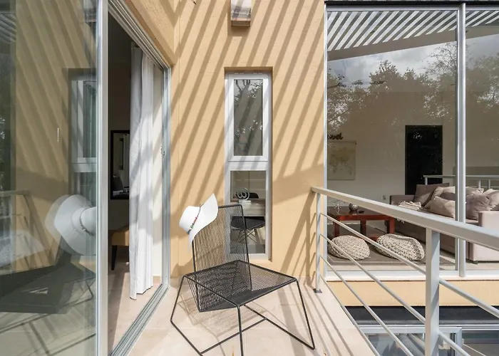 Private Modern Villa-pool Beds-ac-internet-parking-grill