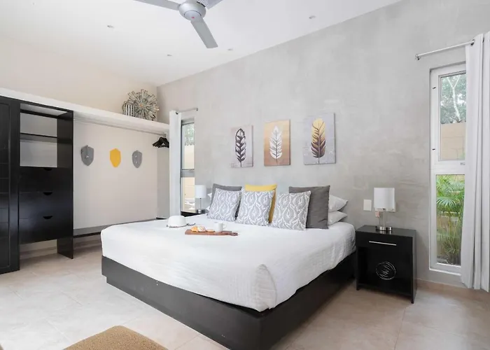 Private Modern Villa-pool Beds-ac-internet-parking-grill