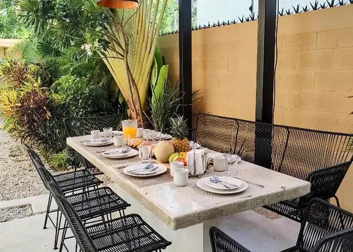 Private Modern Villa-pool Beds-ac-internet-parking-grill