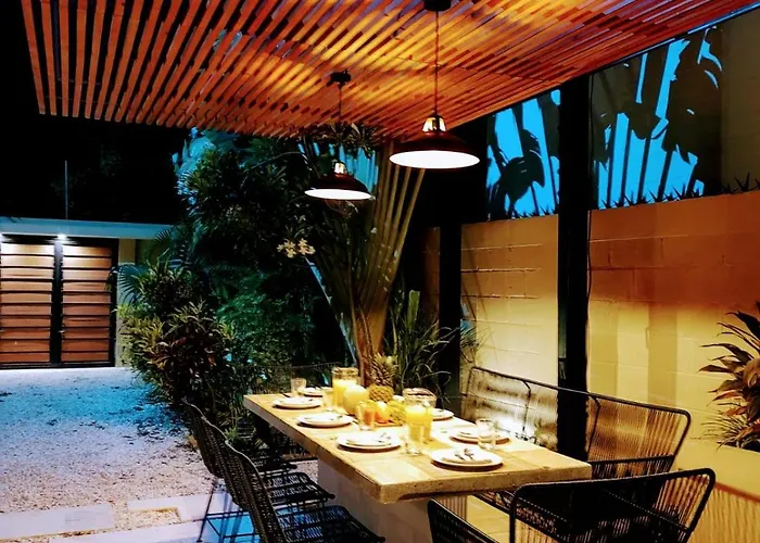 Private Modern Villa-pool Beds-ac-internet-parking-grill
